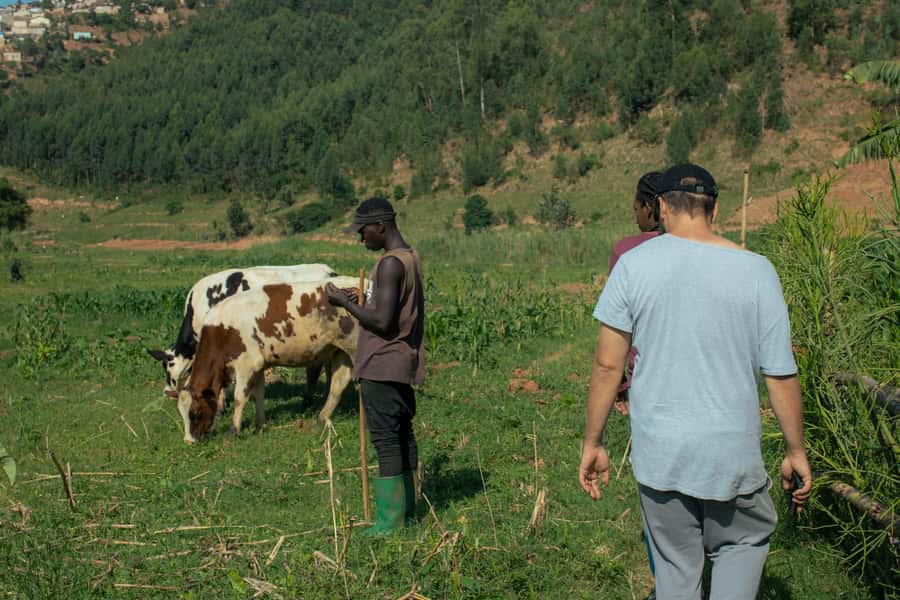 Kigali: Gatsata Village Storytelling Walk to Mount Jali - Walking through village paths and local life