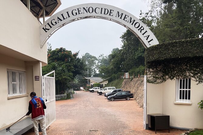 Kigali's city tour with Aline - Niyo Art Gallery and Kigali’s creative side