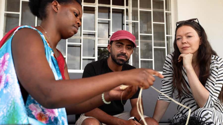 Kigali: Traditional Basket Weaving in a Garden - Papyrus leaves, patterns, and the first weave