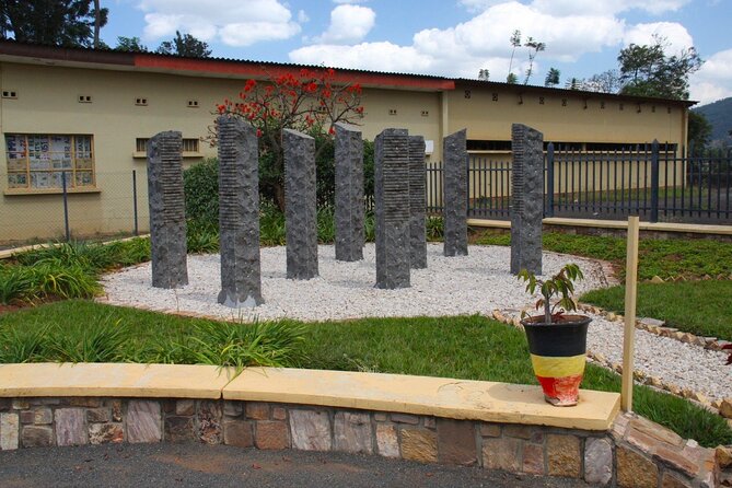 Kigali Walking Tour - Biryogo: food, color, and a car-free street